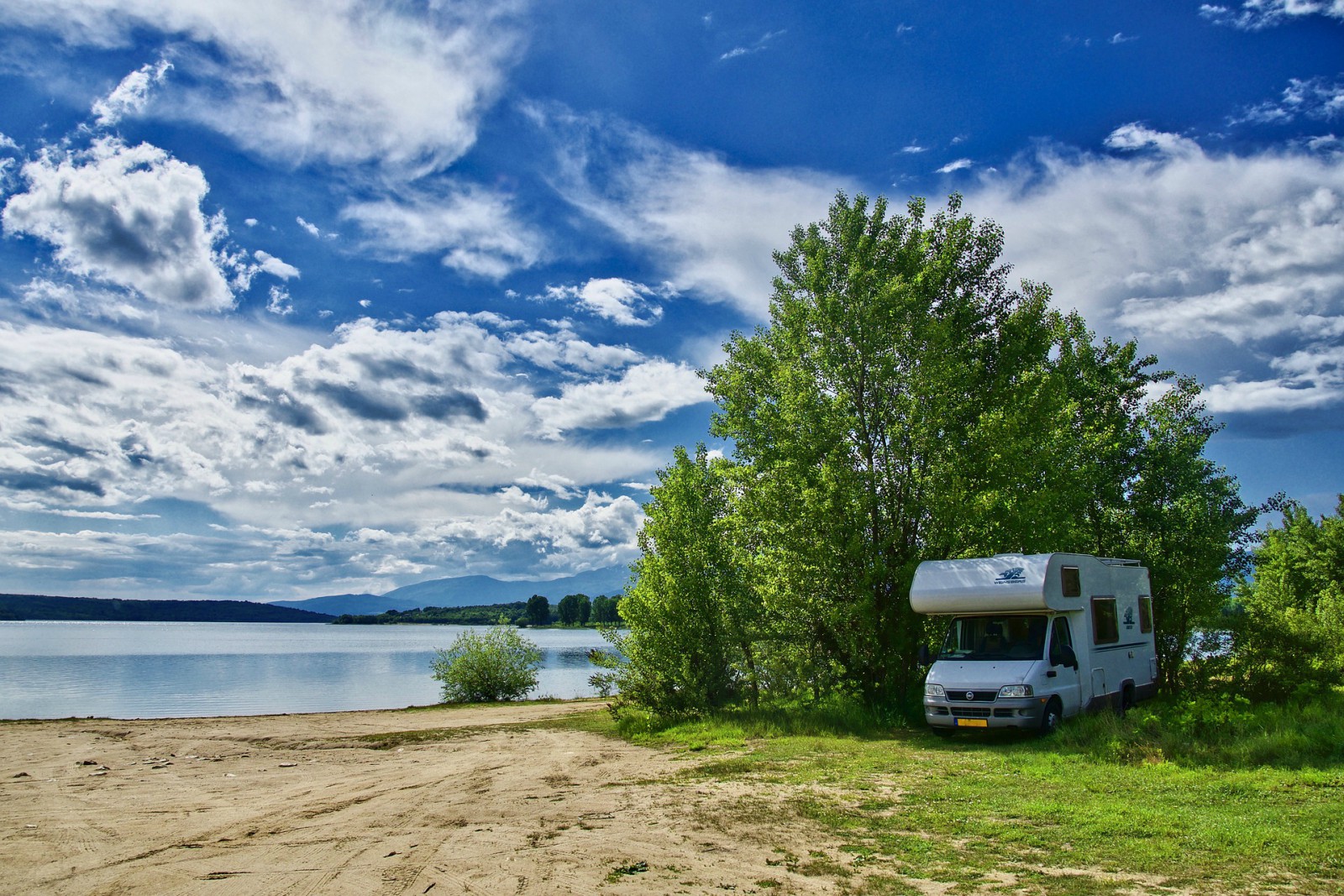 Affittare camper ad un prezzo economico è la situazione ideale per sperimentare la vita en plein air e capire se fa al proprio caso