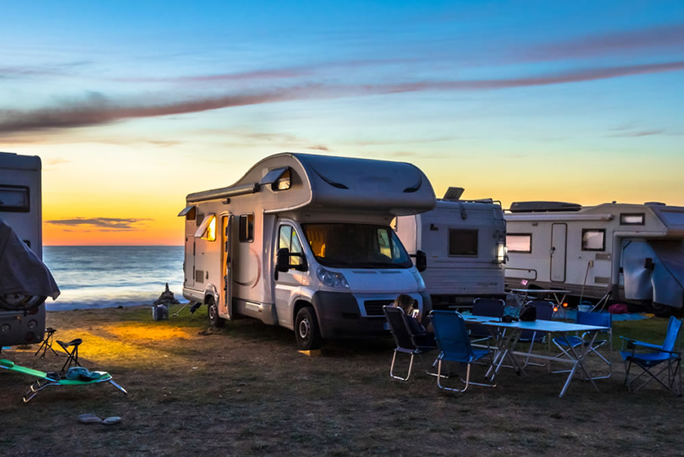 Manutenzione estiva del nostro camper: guarnizioni del tetto e giunture