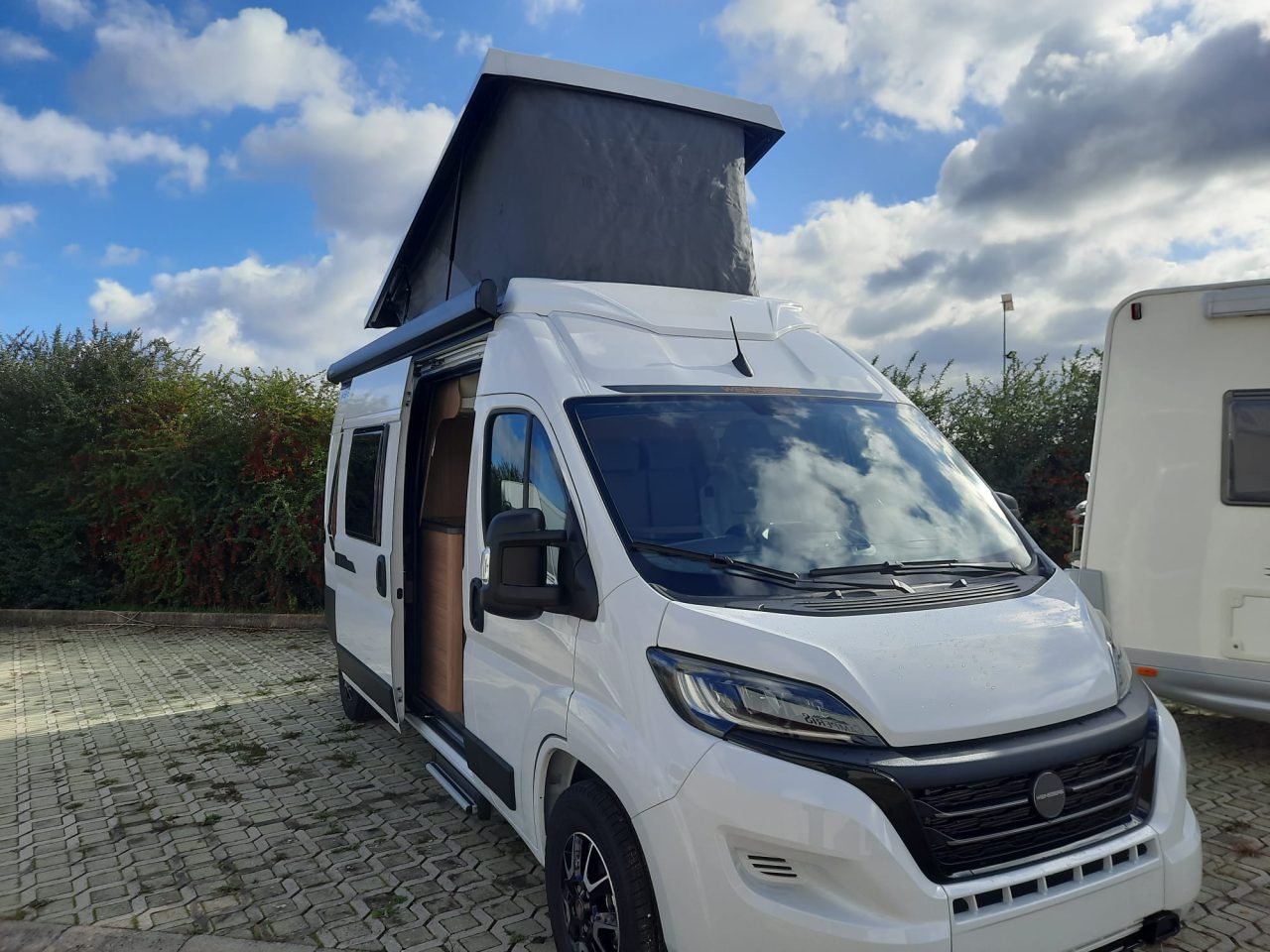 WEINSBERG CARABUS 600 MQ STANDARD-Versione Camperis