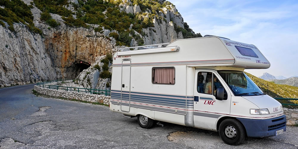 Porta moto per camper: vantaggi e svantaggi