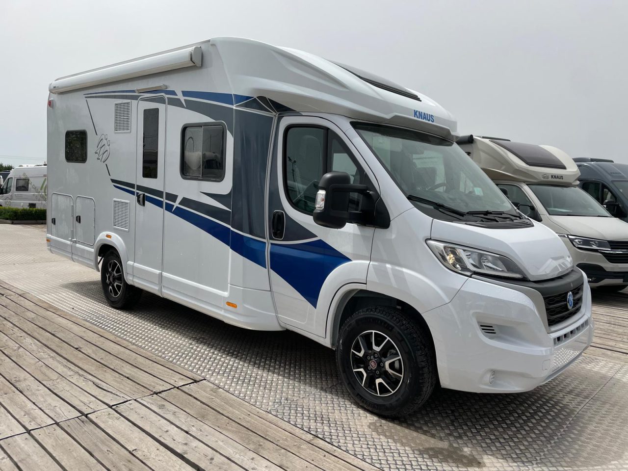 KNAUS LIVE WAVE 650 MF - VERSIONE CAMPERIS