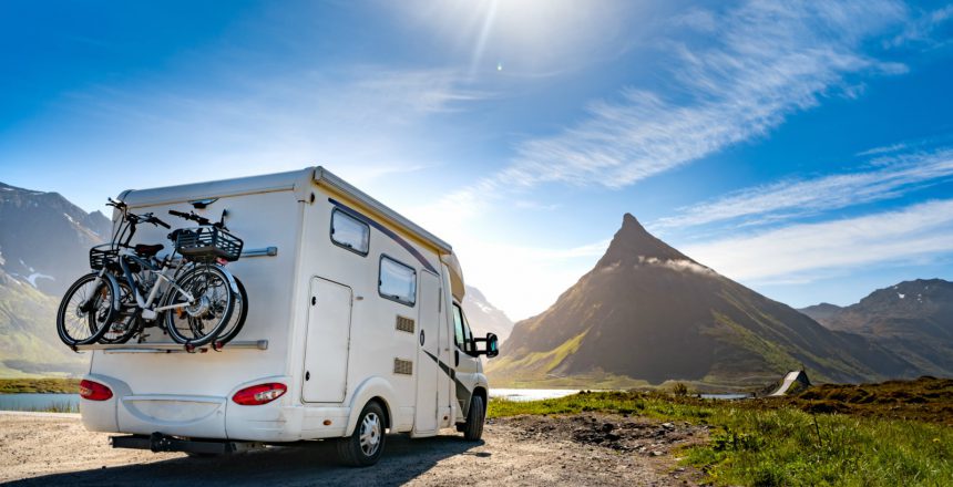 Il porta moto camper è un accessorio importante per chi vuole portare con sé in viaggio, bici o scooter.