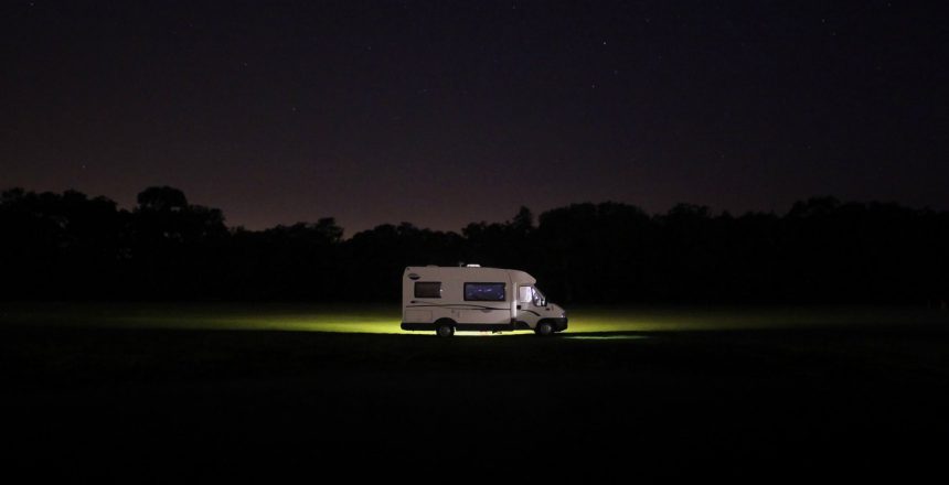Il camper semintegrale è un camper compatto adatto ad equipaggi poco numerosi