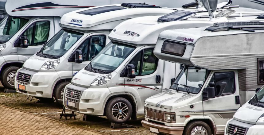 Prima di scegliere quale veicolo acquistare, dovresti informarti sulle differenze tra un camper semintegrale ed un camper motorhome