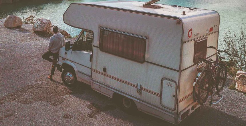 La lucidatura camper vetroresina è un’operazione utile per prevenire l’ingiallimento.